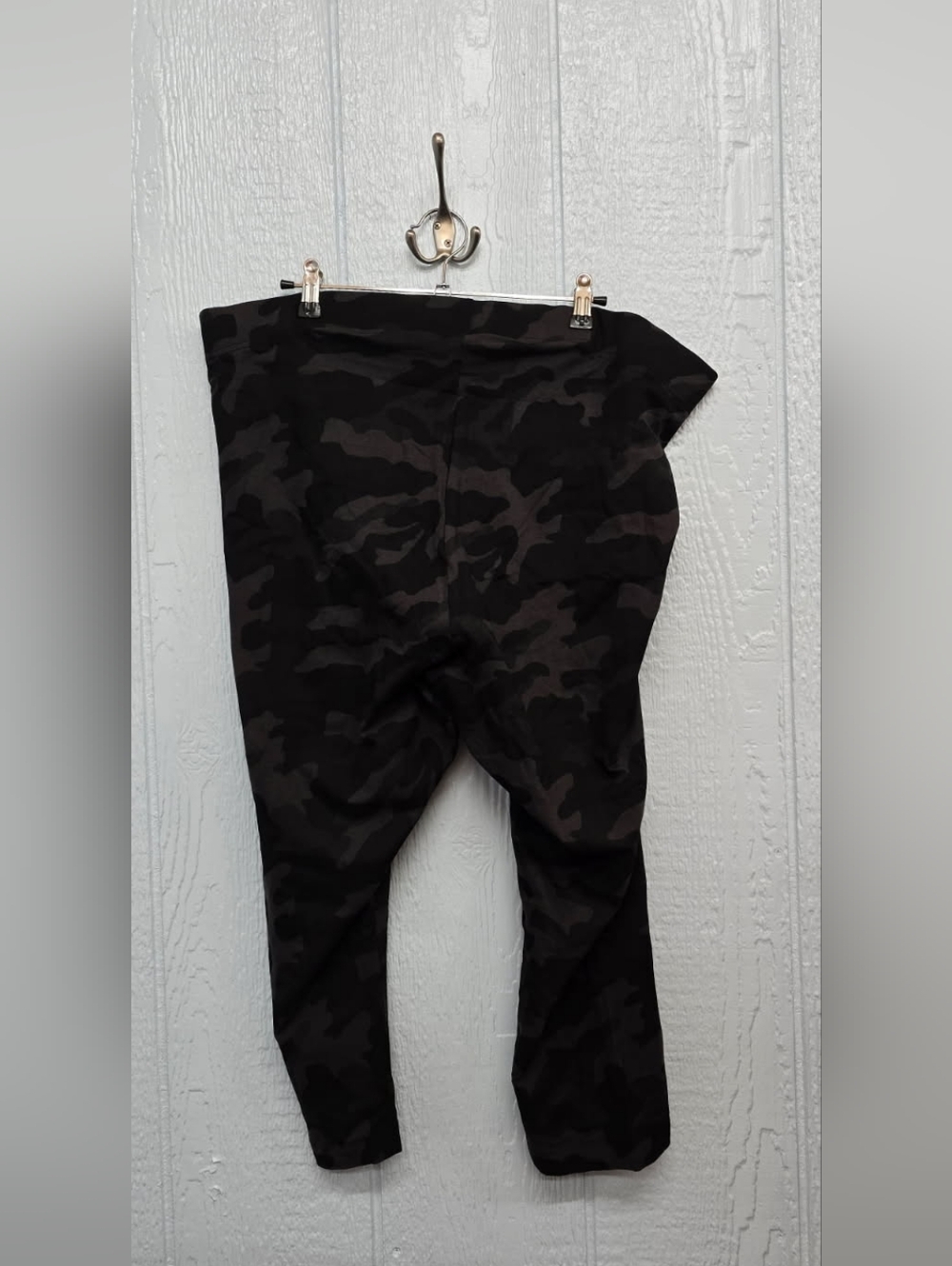 NWOT 2X Old Navy Black & Charcoal Camo Leggings
